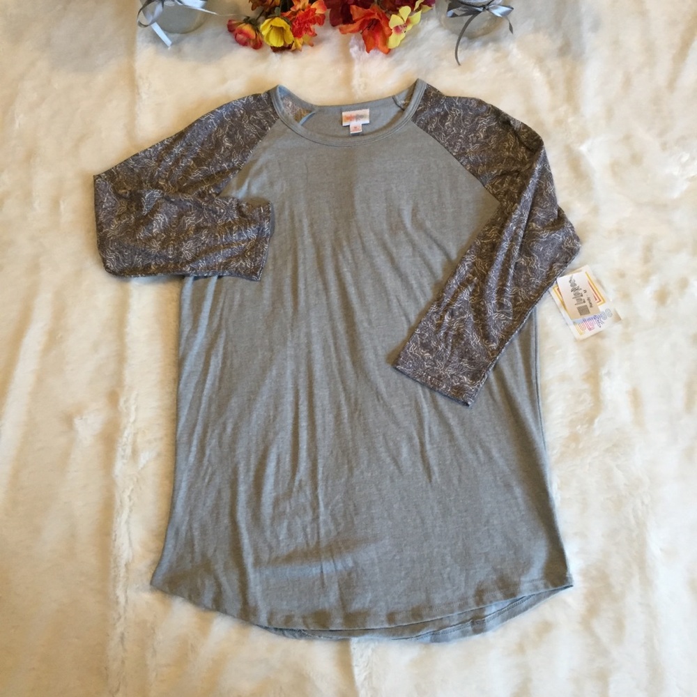 LuLaRoe Gray Randy Top Size Medium NWT